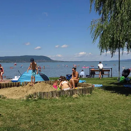 In 19524 펜션 Balatonkeresztúr